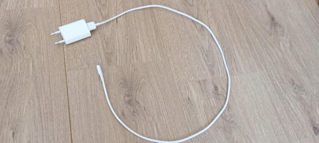 t.k nieuwe oplader en usb kabel geschikt voor de samsung 56, Telecommunicatie, Mobiele telefoons | Telefoon-opladers, Ophalen of Verzenden