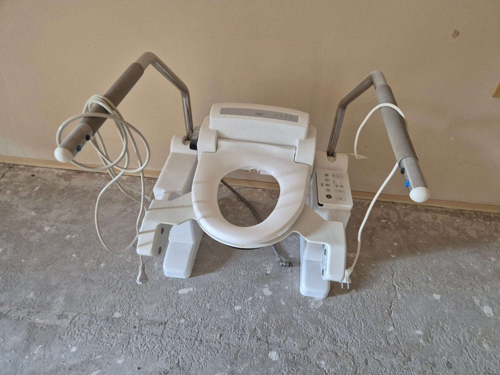 Toilet Bidet Plus douchetoilet met beugels, Ophalen of Verzenden, Gebruikt, Toilet