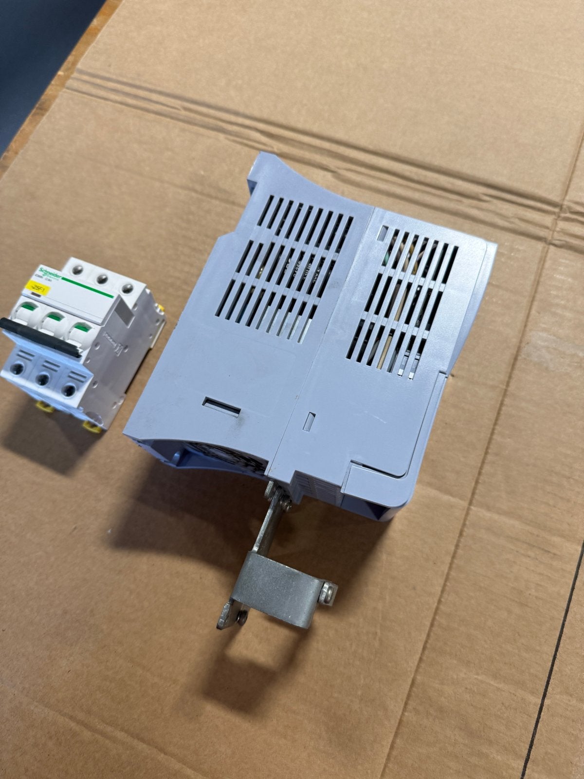 WEG CFW500 Frequentieomvormer met io module en beveiliging, Hobby en Vrije tijd, Ophalen of Verzenden, Gebruikt