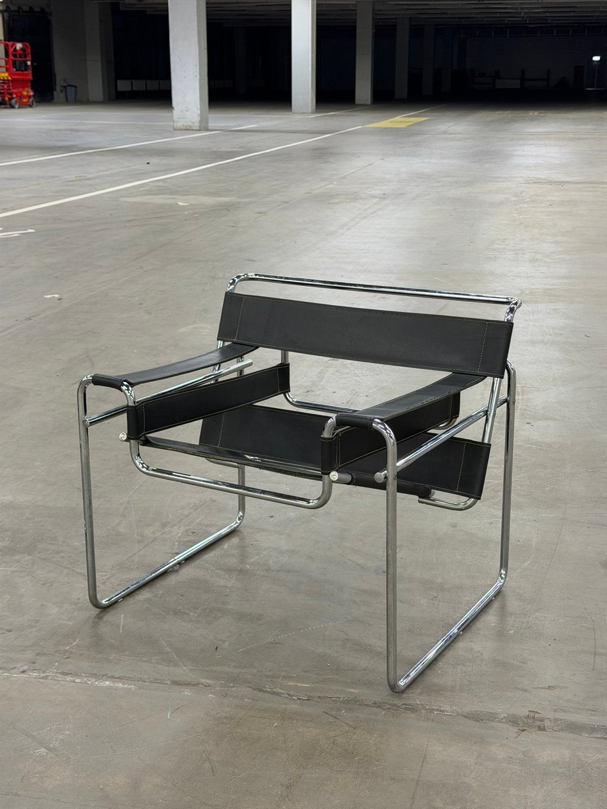 Vingage Wassily Chair by Marcel Breuer | 2x | Gavina, Fauteuil Stoel Loungestoel Designstoel Bauhaus Vintage Chair, Leer, Minder dan 75 cm