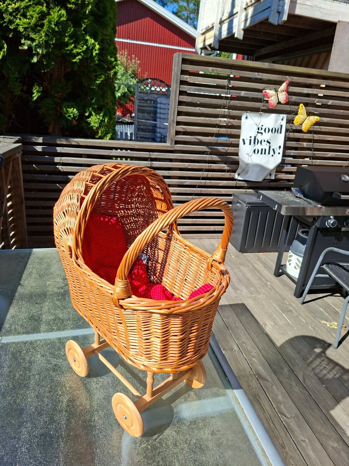 poppenwagen riet met deken en kussen, Ophalen, Zo goed als nieuw, Babypop