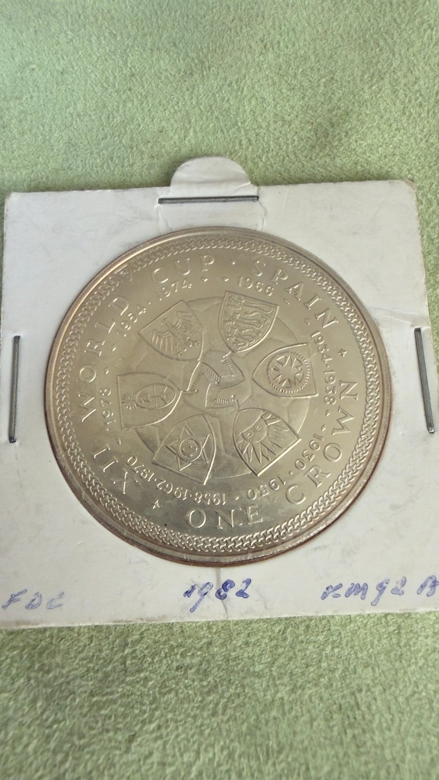 1982 1 Crown Coin World Cup in Spain..., Postzegels en Munten, Verzenden, Koper