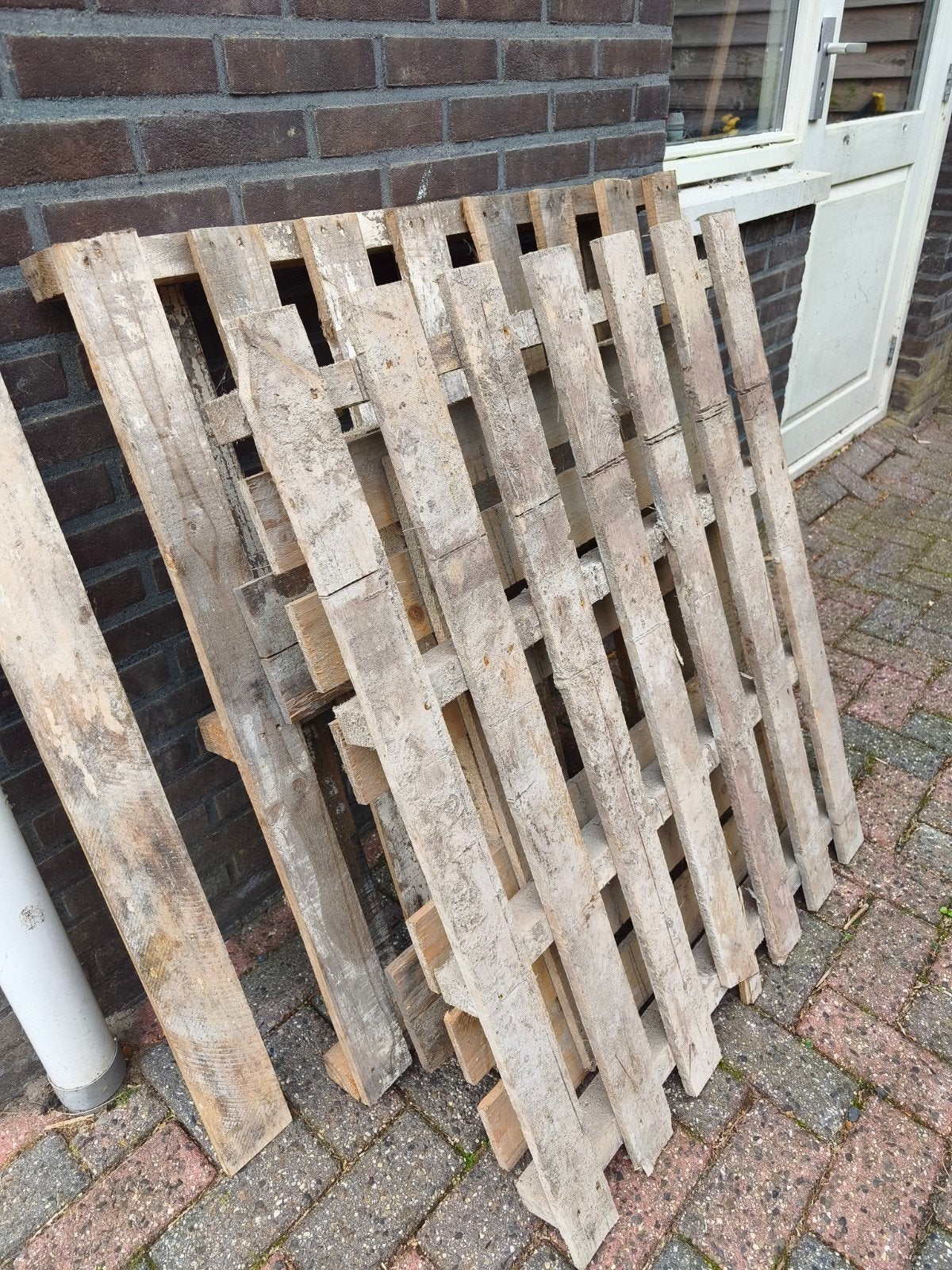 3 stuks houten pallets. Gratis afhalen, Gebruikt, Ophalen of Verzenden, 50 mm of meer, Pallet