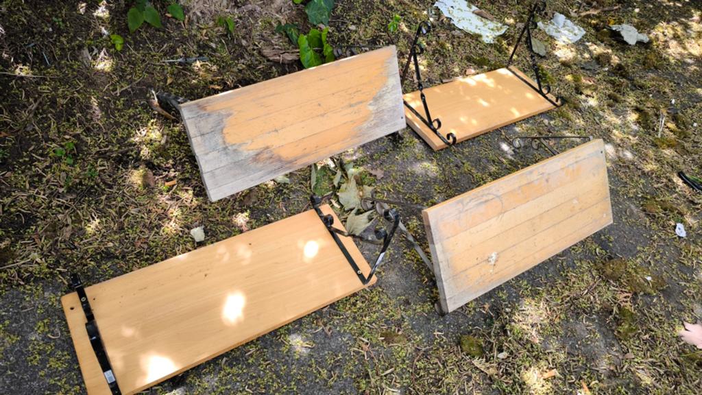 Vier planken met metalen bevestigen wandplank met beugel, 50 tot 150 cm, Ophalen of Verzenden, Minder dan 5 m², 10 tot 30 cm
