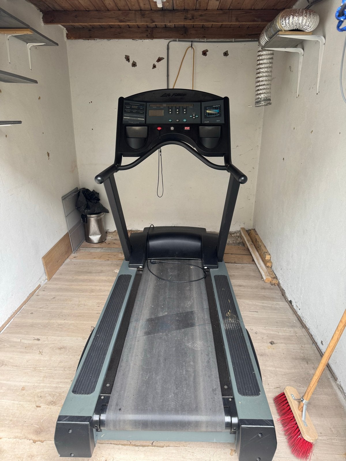 Life Fitness TR-9100 Loopband - Professionele Kwaliteit, Ophalen, Gebruikt, Metaal, Loopband