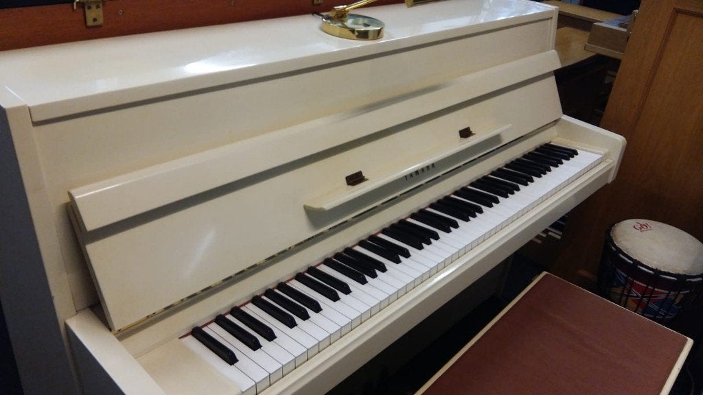 Yamaha Piano Roomkleur Hoogglans bij Piano Center Roosendaal, Muziek en Instrumenten, Gebruikt, Overige kleuren, Verzenden, Piano