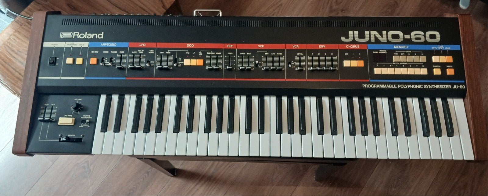 Roland Juno-60 Vintage Analoge Synthesizer, Muziek en Instrumenten, Ophalen