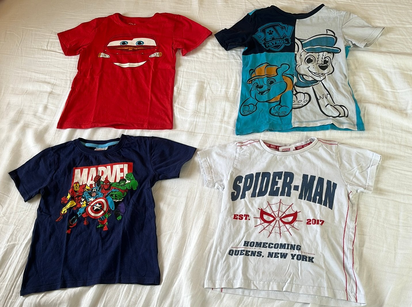 4 kinder shirts van Marvel, Cars en Paw Patrol, Ophalen of Verzenden, Gebruikt, Maat 128
