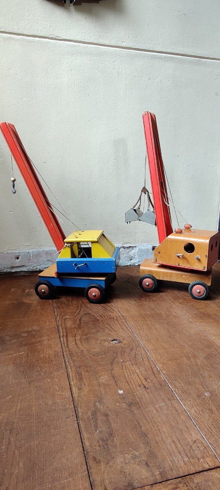 Vintage houten speelgoedkranen - Set van 2, Ophalen of Verzenden