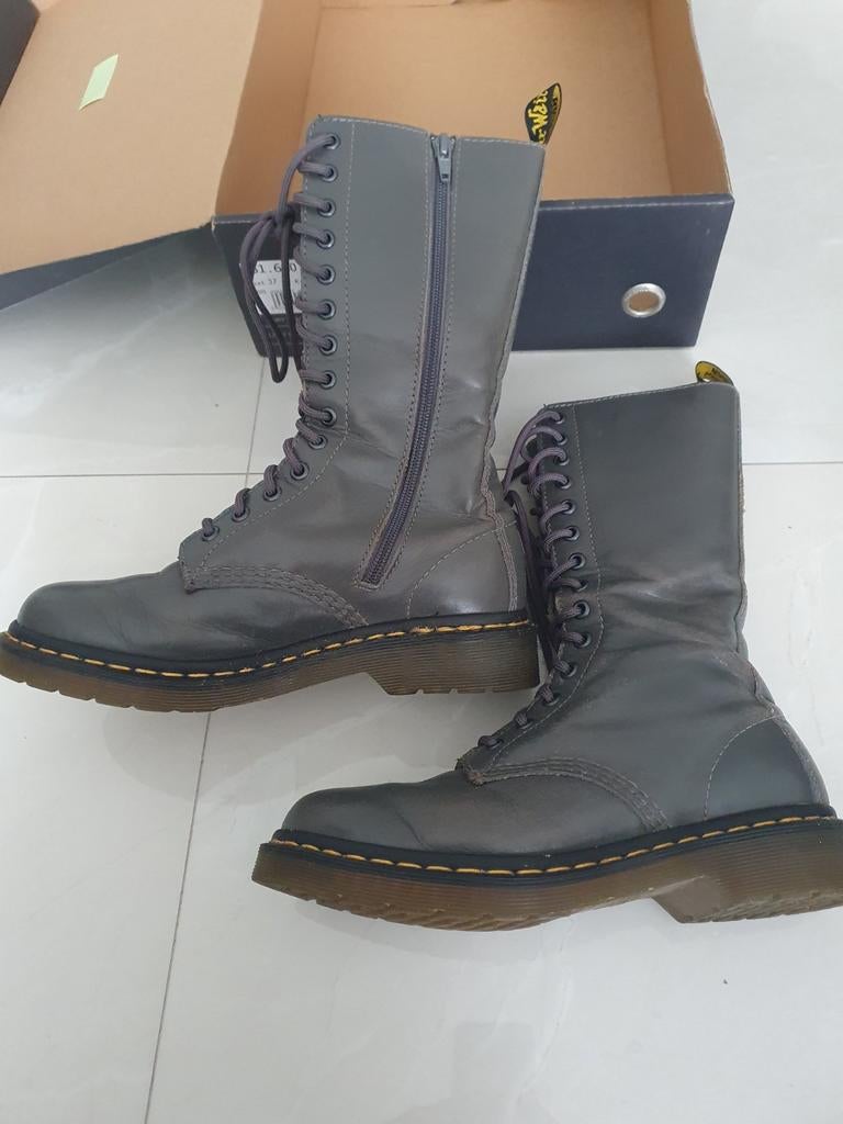 Dr. Martens leren laarzen maat 38, Kleding | Dames, Schoenen, Zo goed als nieuw, Hoge laarzen, Grijs, Ophalen of Verzenden