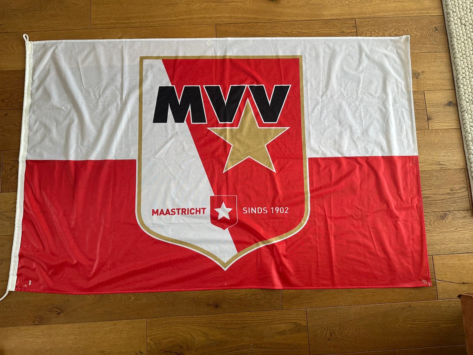 Grote vlag voetbalclub  MVV Maastricht, Ophalen of Verzenden, Gebruikt