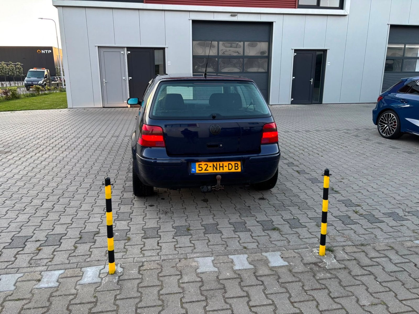 Volkswagen Golf 1.6 77KW 2003 Blauw, Auto's, Voorwielaandrijving, 4 cilinders, Blauw, 49 €/maand