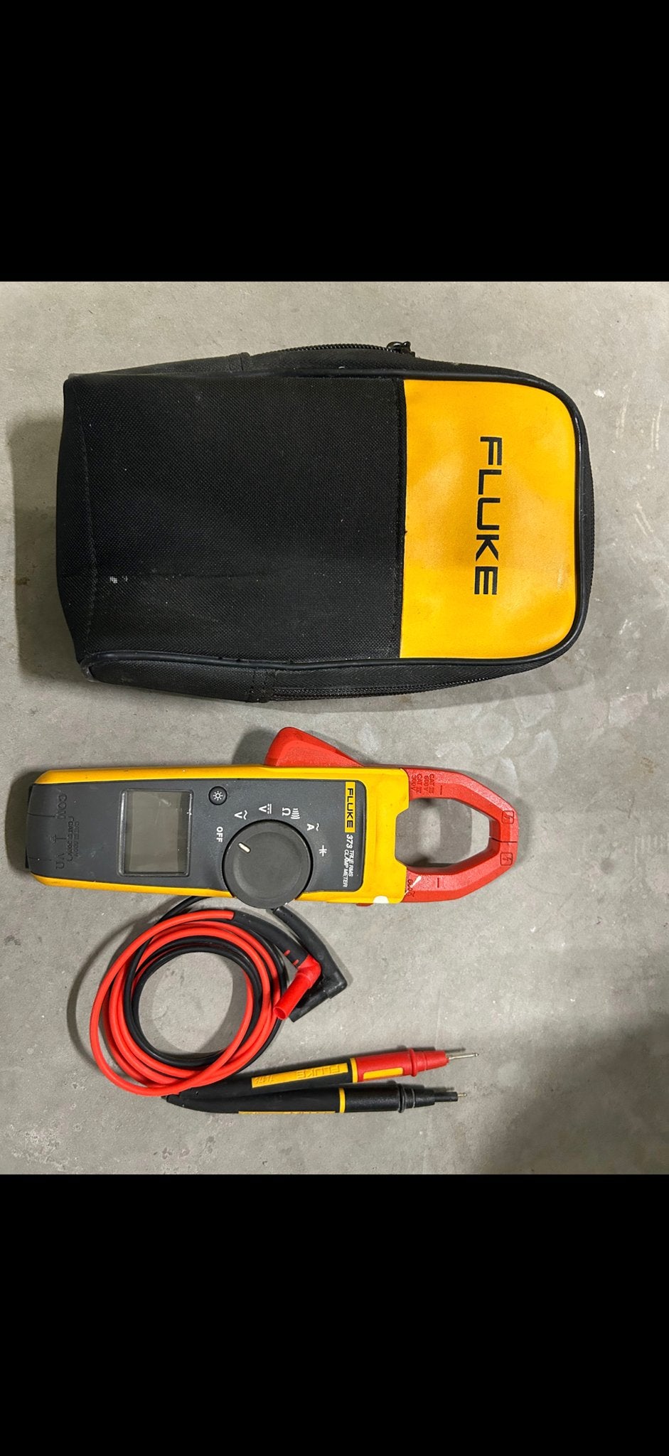 Fluke 373 True RMS Clamp Meter met draagtas, Ophalen of Verzenden, Gebruikt, Multimeter