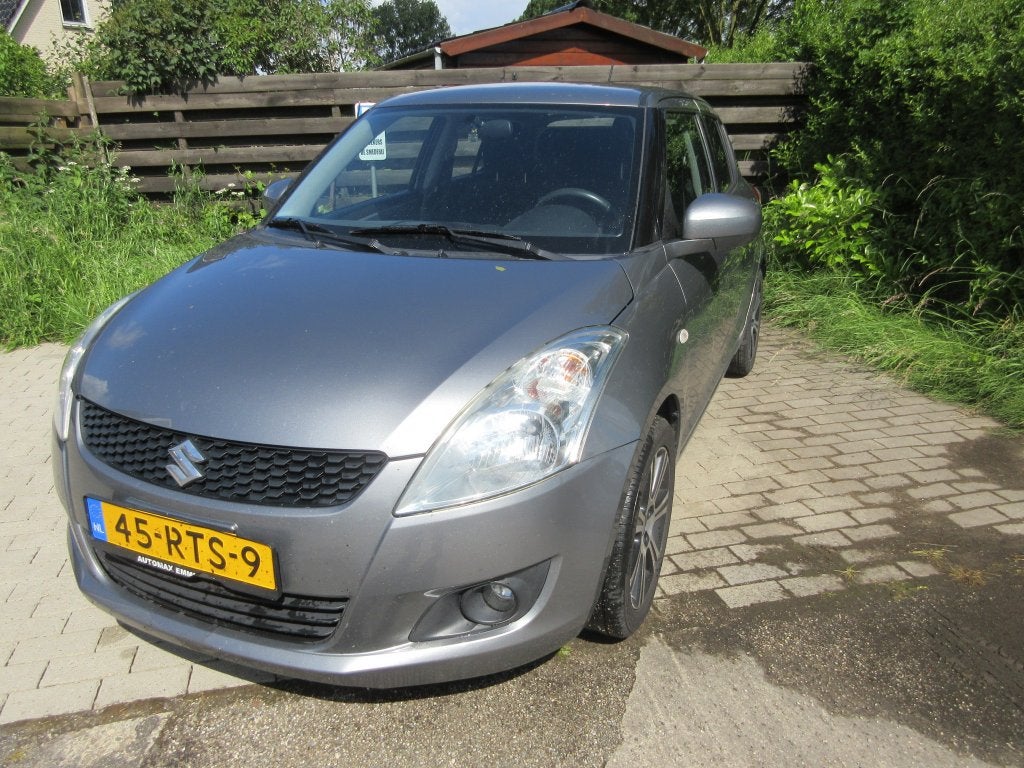 swift 2011 en corsa 2013 motorschade, Ophalen, Handgeschakeld, Zilver of Grijs, Benzine