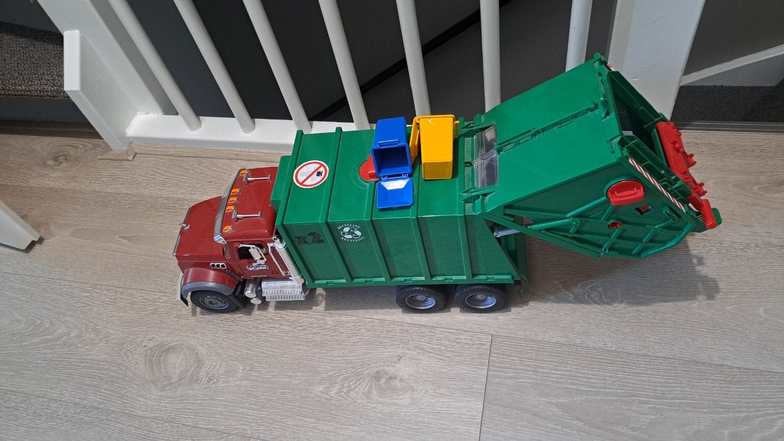 Bruder 02812 MACK-Granite vuilnisauto rood/groen, Ophalen, Gebruikt
