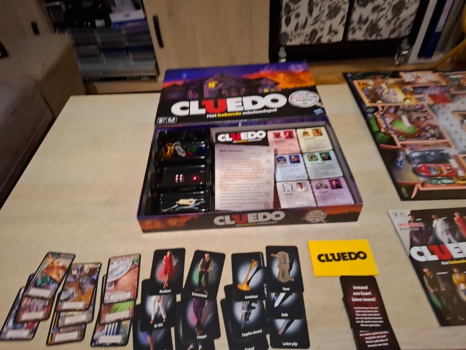 Cluedo: Het bekende misdaadspel, Ophalen of Verzenden, Hasbro, Nvt, Nvt