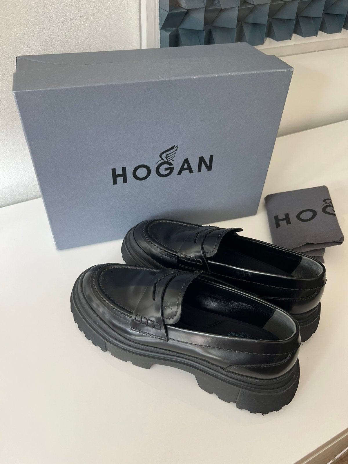 In absolute nieuwstaat verkerende loafers Hogan, mt 37,5, Kleding | Dames, Schoenen, Verzenden, Zo goed als nieuw, Instappers