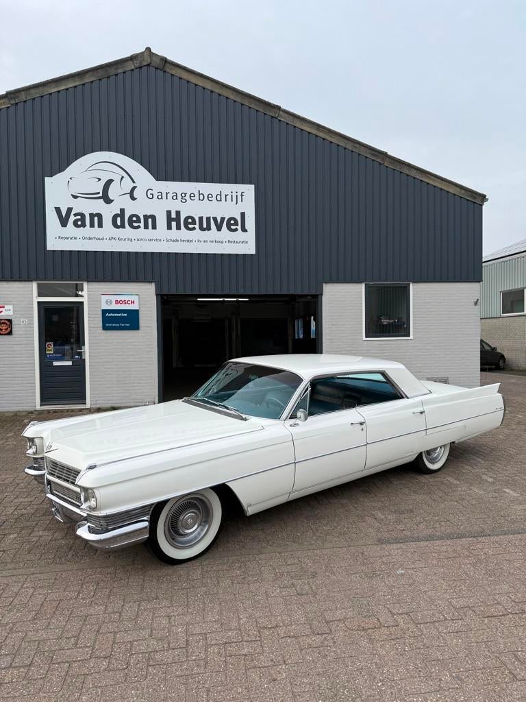 Cadillac SEDAN DE VILLE 7.0L V8 64’, Auto's, Automaat, Gebruikt, Leder en Stof, Wit