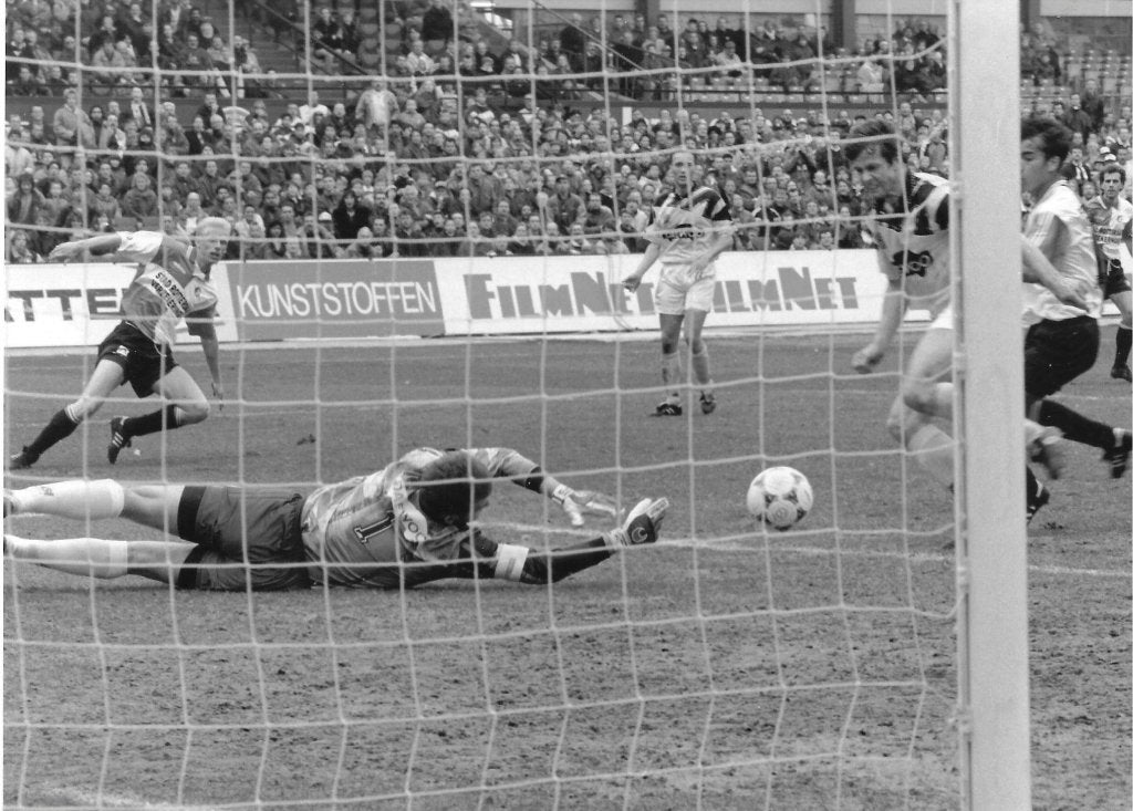 persfoto Piet Bouts 04-02-1996 Feyenoord- Roda JC, Verzamelen, Verzenden, Zo goed als nieuw, Feyenoord