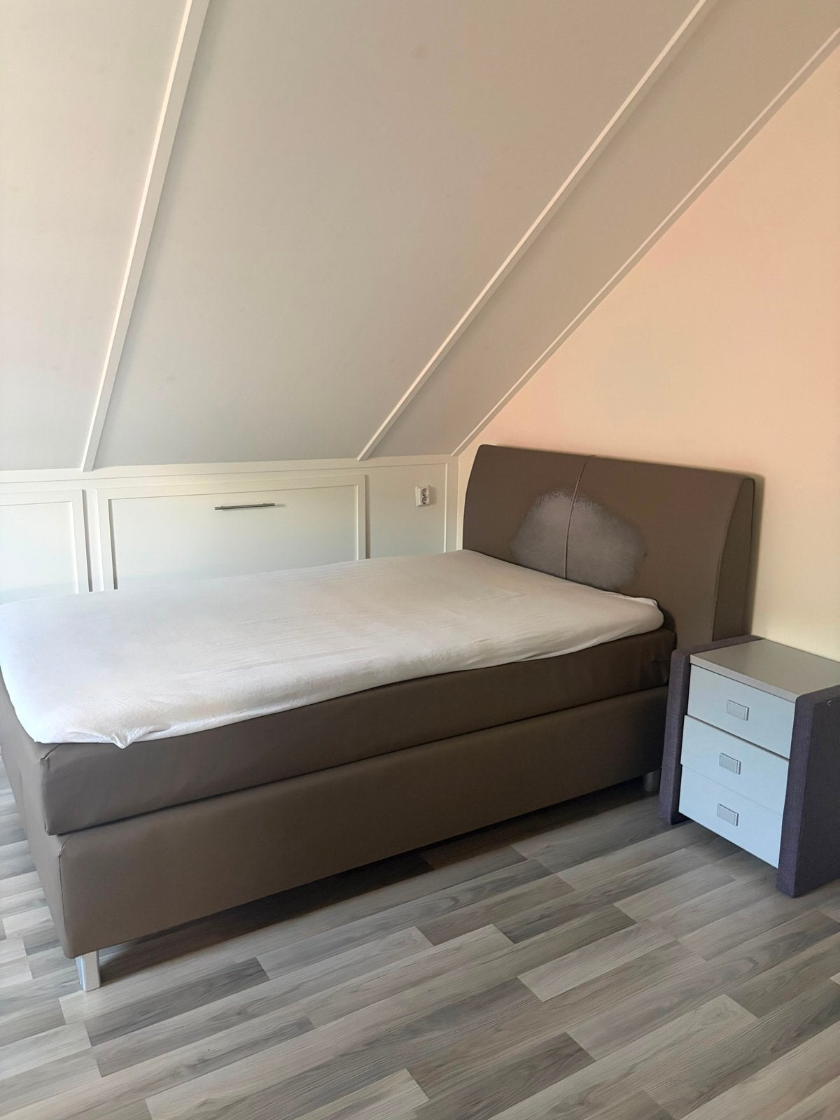 Tweepersoons boxspring met nachtkastje, Ophalen, Gebruikt, Bruin, Tweepersoons