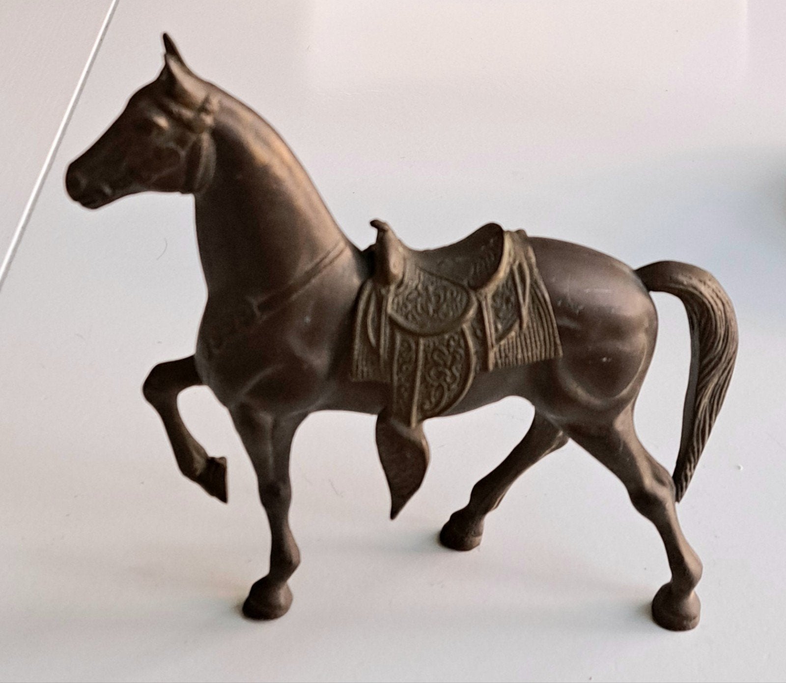 Vintage Bronzen Paard met Zadel, 19,5 cm. hoog, Antiek en Kunst, Antiek | Koper en Brons, Ophalen of Verzenden