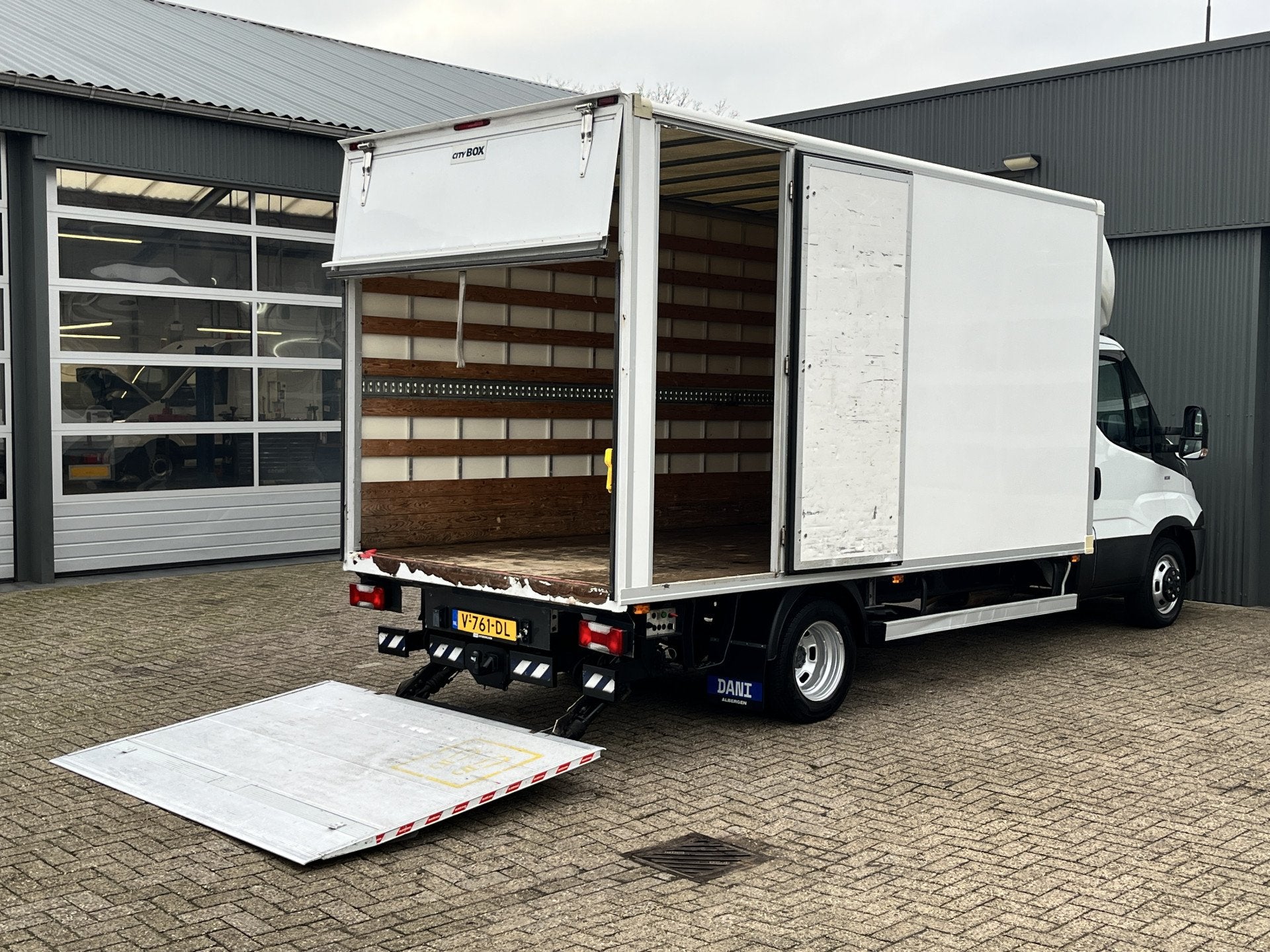 Iveco Daily 35C16V 2.3 Himatic Automaat 800kg laadklep Trekh, Auto's, Bestelauto's, Gebruikt, Iveco, Wit, Origineel Nederlands