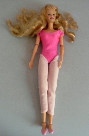 Barbie met kleding kast en als balletdanseres, Ophalen of Verzenden, Zo goed als nieuw, Barbie
