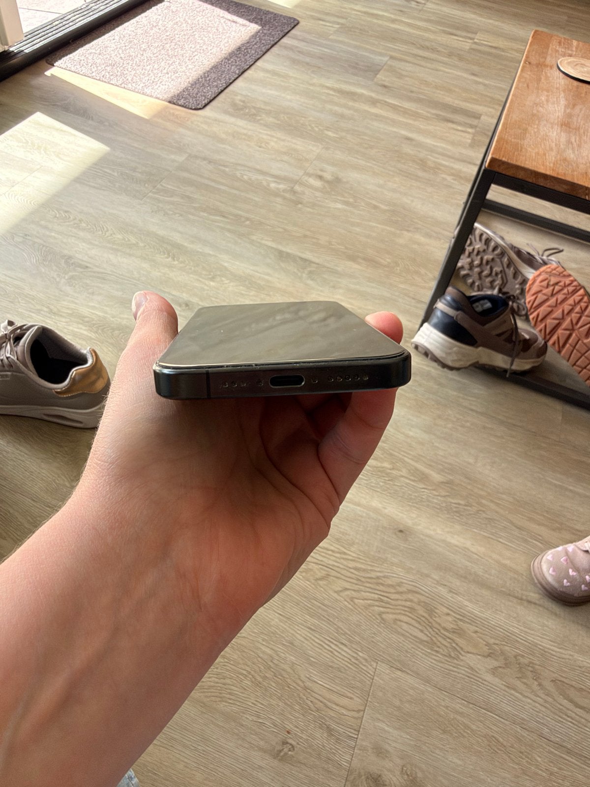 Foto 5 van Iphone 15 pro, zeer goede staat, batterij 79%