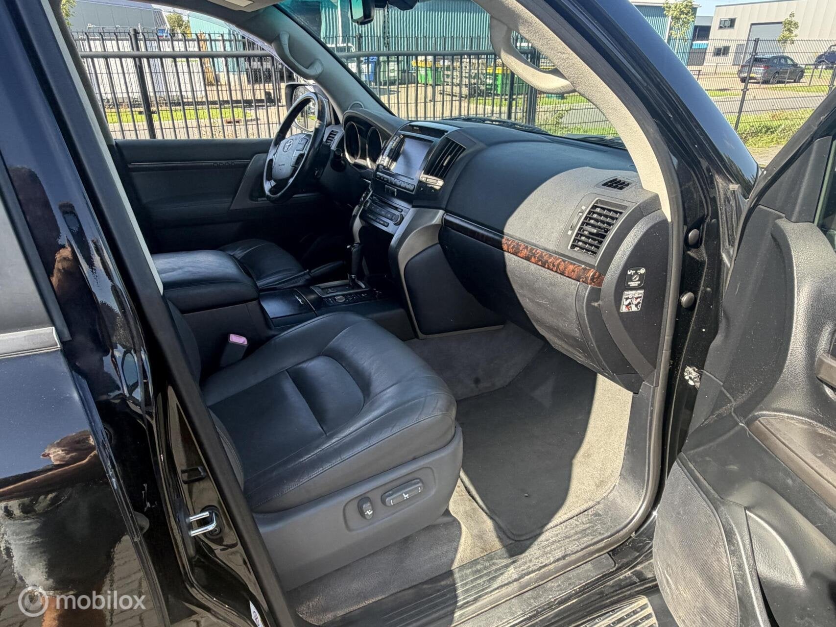 Foto 14 van Toyota LandCruiser V8 4.5 D-4D Executive 7p.