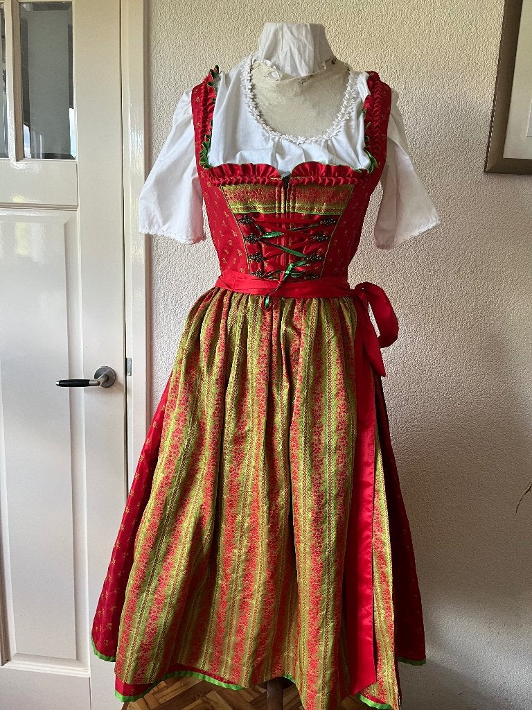 Mooie traditionele Dirndl van  by Hofer mt 38 nr 52, Maat 38/40 (M), Hofer, Ophalen of Verzenden, Overige thema's