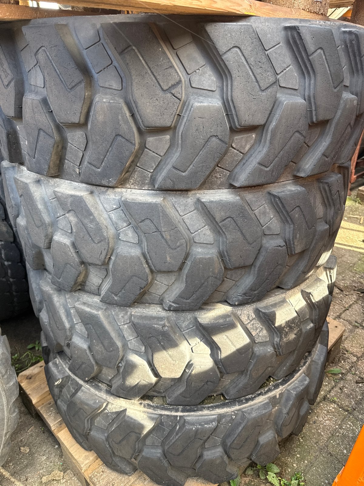 Banden voor mobiele kraan 20 inch 8x, Ophalen