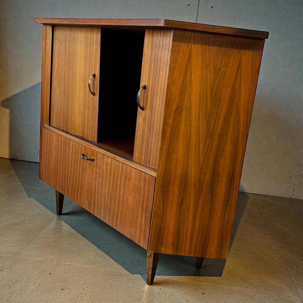 Vintage hoekkast / kast met schufdeuren, Ophalen