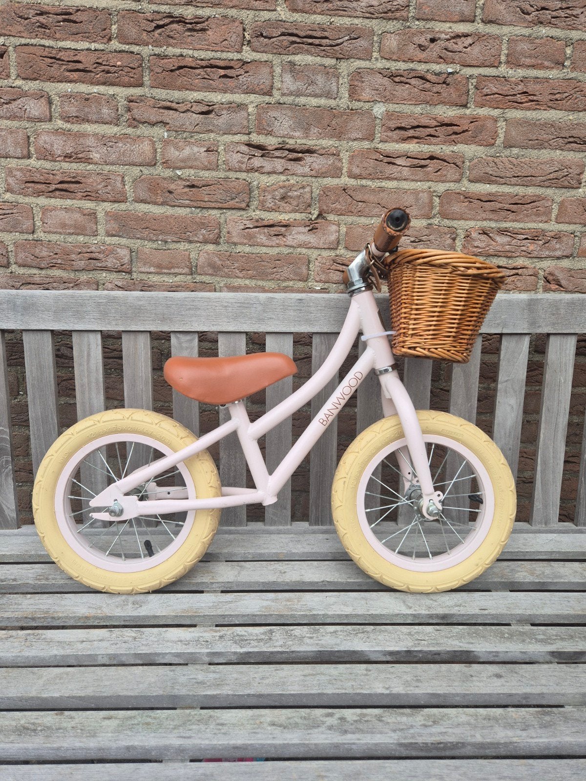 Banwood loopfiets roze met mandje