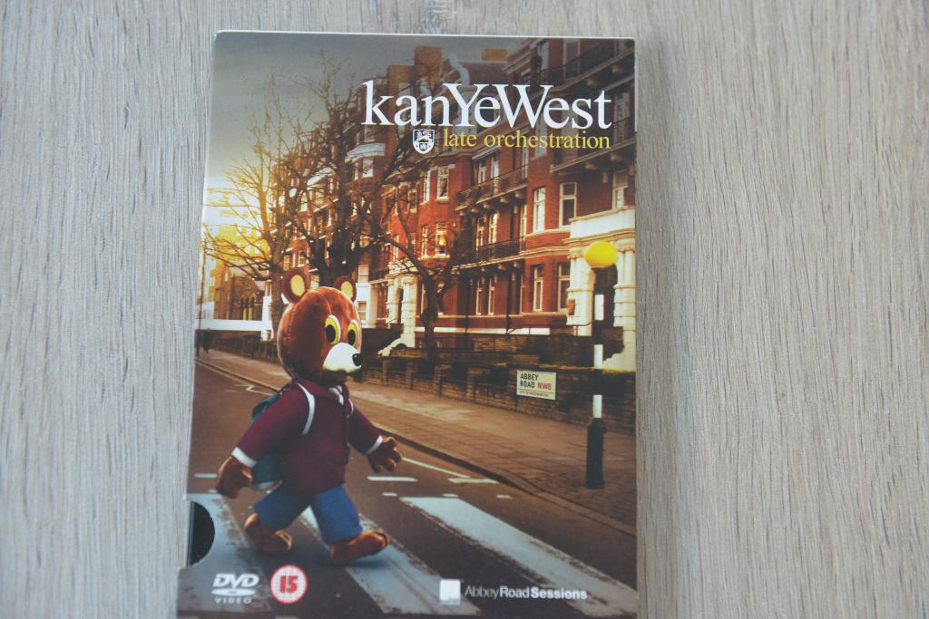 KANYE WEST == LATE ORCHESTRATION, Vanaf 16 jaar, Verzenden, Zo goed als nieuw