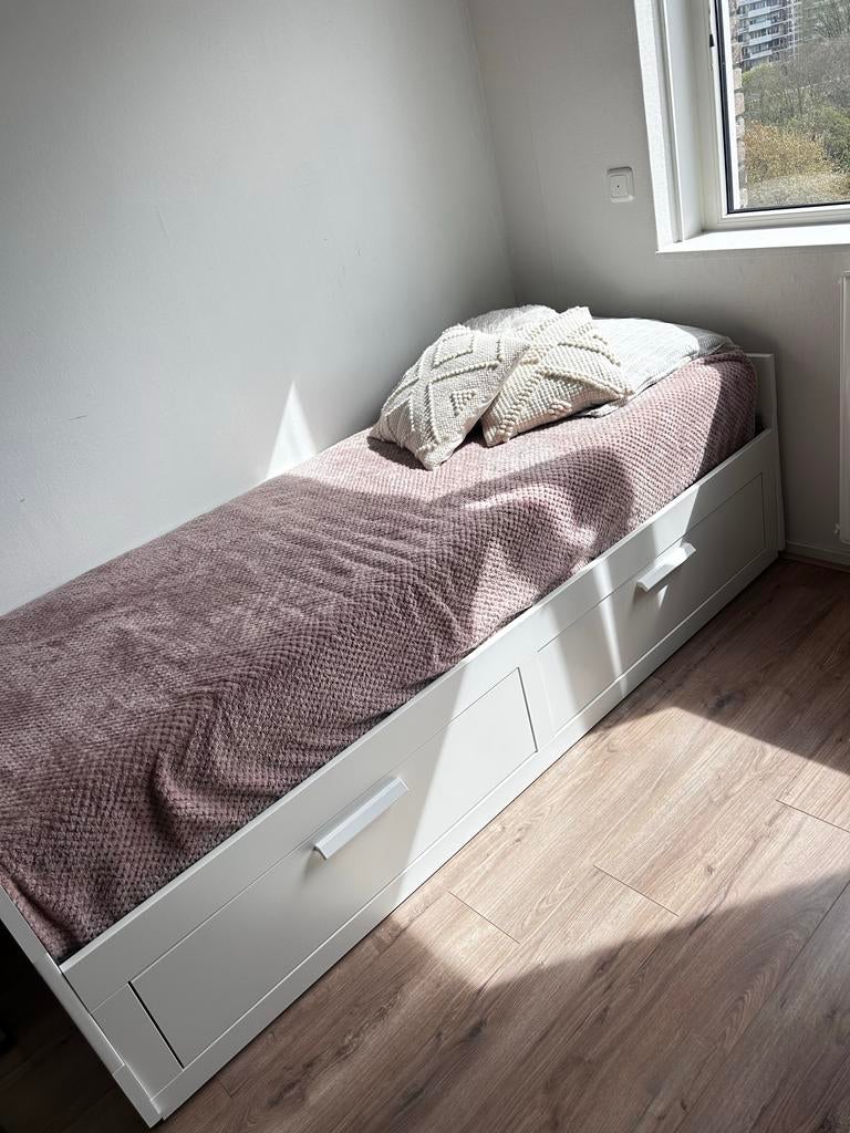 Uitschuifbaar eenpersoonsbed met twee matrassen, Huis en Inrichting, Ophalen, Verstelbaar, Eenpersoons, Wit