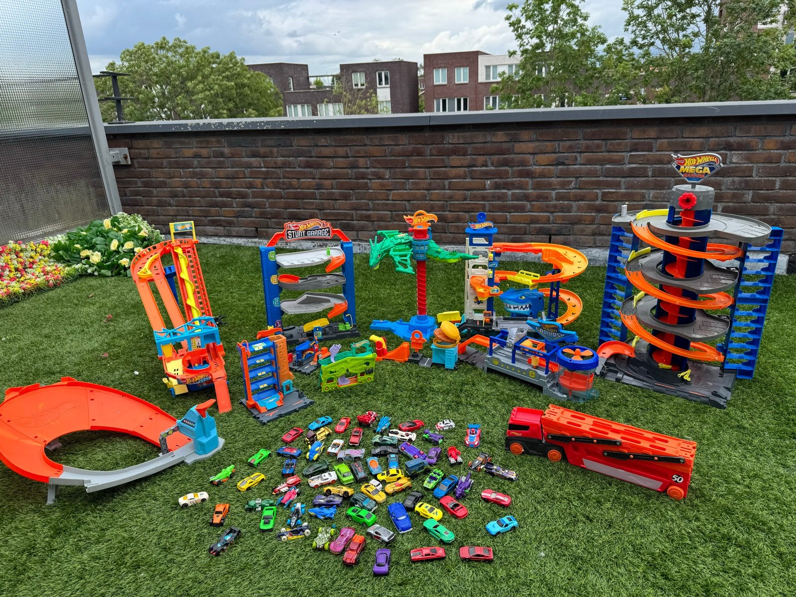 Grote Hot Wheels Mega Garage en Stuntbanen Set, Ophalen, Gebruikt