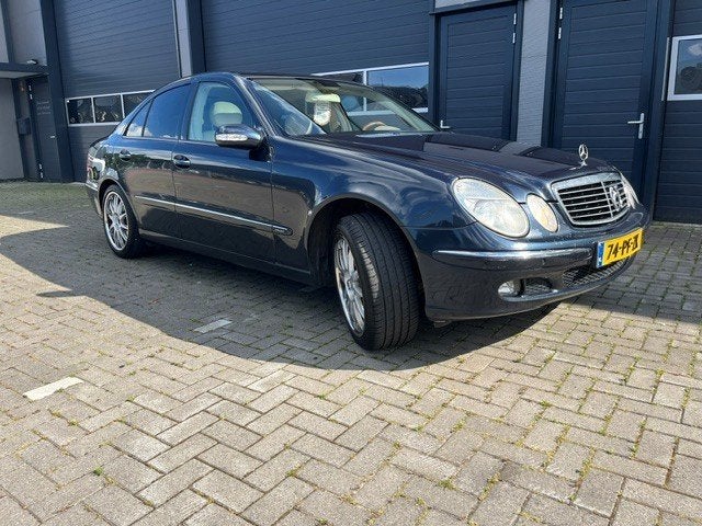 Mercedes-Benz E-Klasse 2.6 E240 Sedan AUT 2004 Blauw, Automaat, Achterwielaandrijving, Beige, 2597 cc