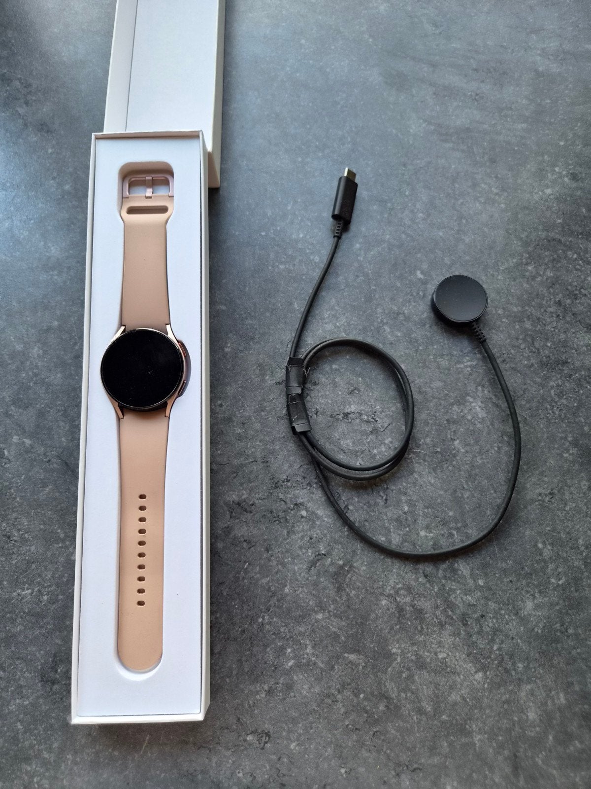 Samsung Galaxy Watch 4, 40 mm, Sieraden, Tassen en Uiterlijk, Smartwatches, Ophalen of Verzenden, Zo goed als nieuw, Roze, Conditie
