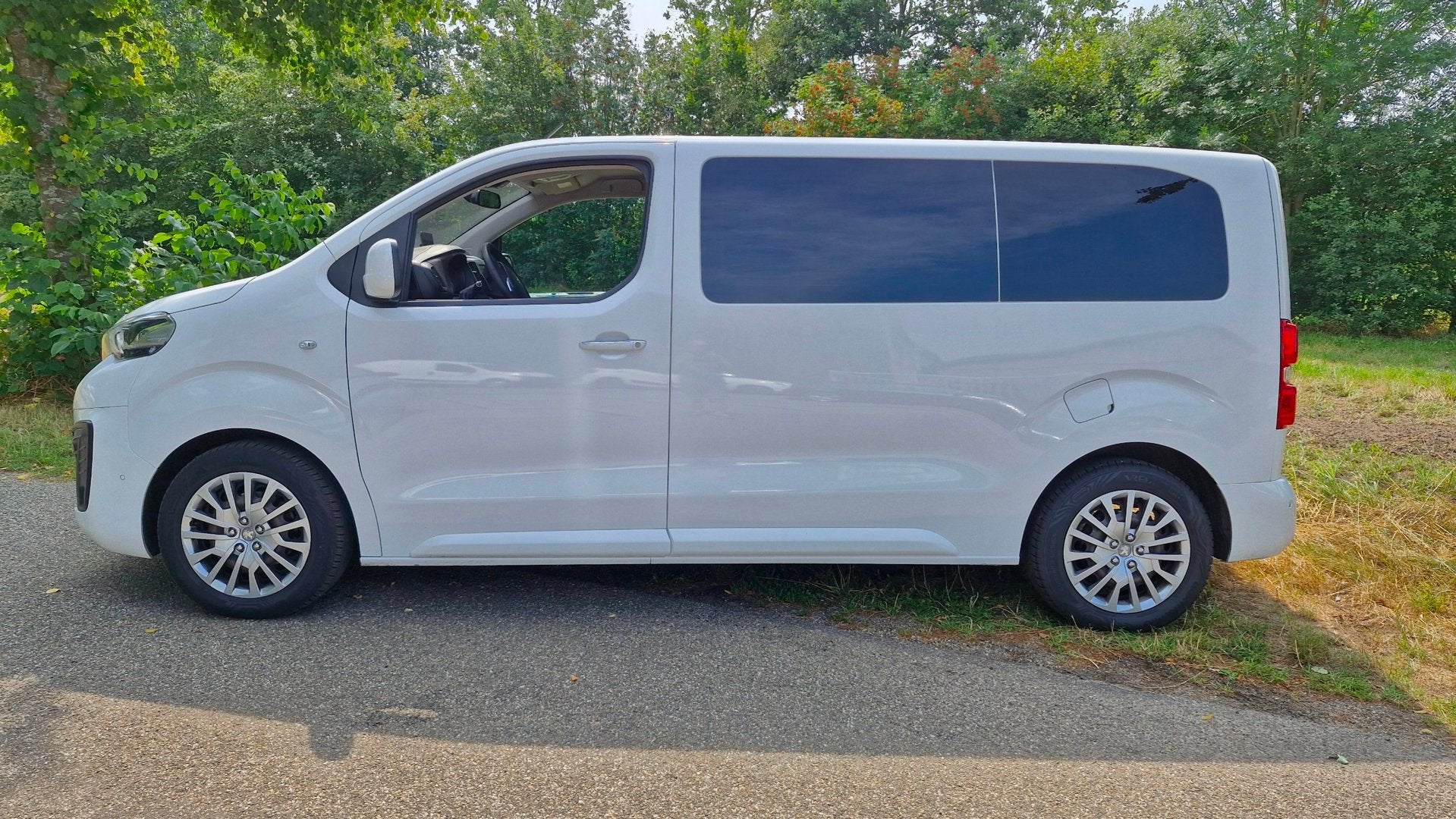Peugeot Traveller 2.0 BlueHDi 140 Business Standard S&S AUTO, Gebruikt, Wit, 14 km/l, Bedrijf