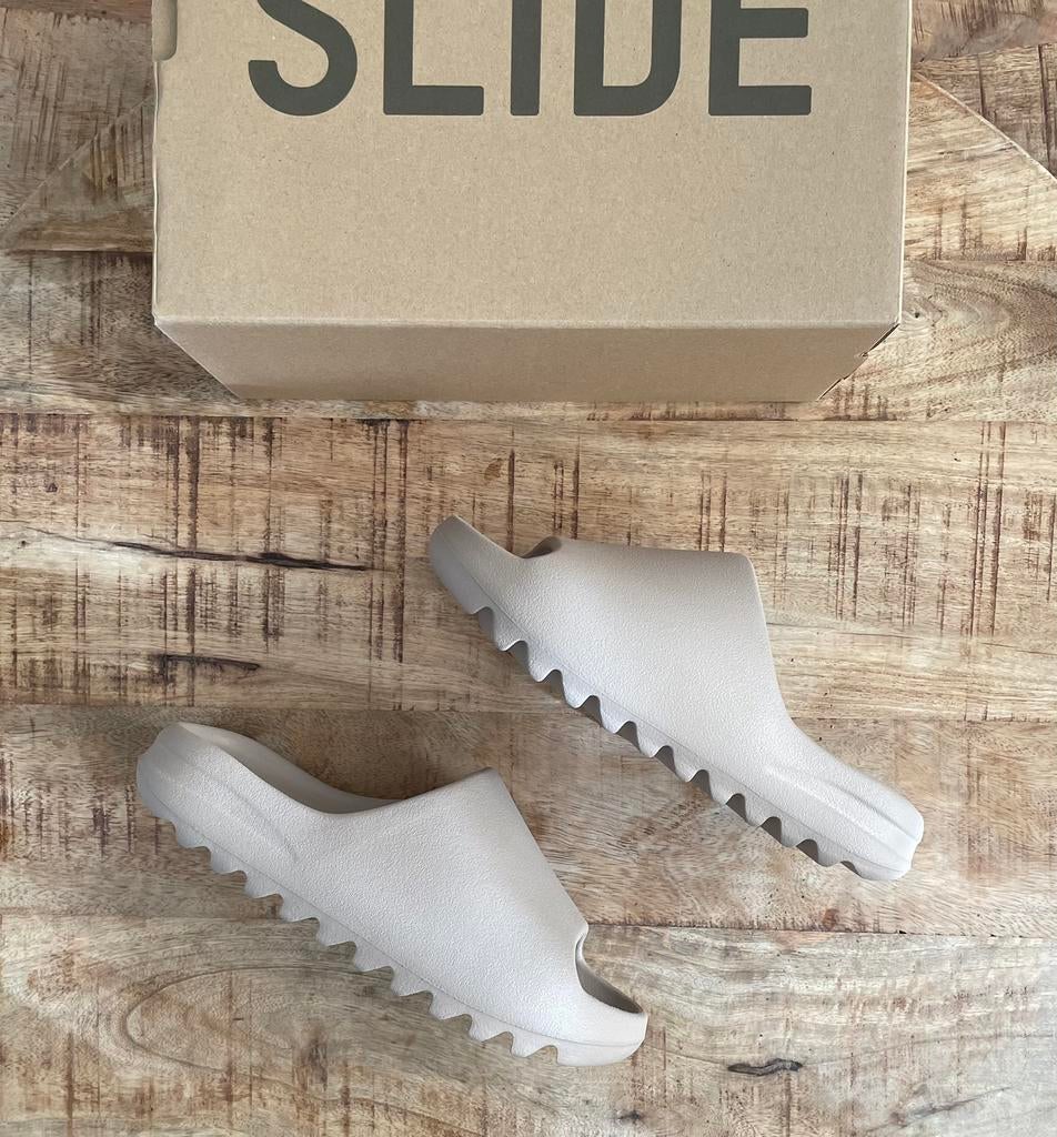 Adidas Yeezy Slide Pure (Restock Pair) maat 44,5 US10, Kleding | Heren, Schoenen, Ophalen of Verzenden, Nieuw