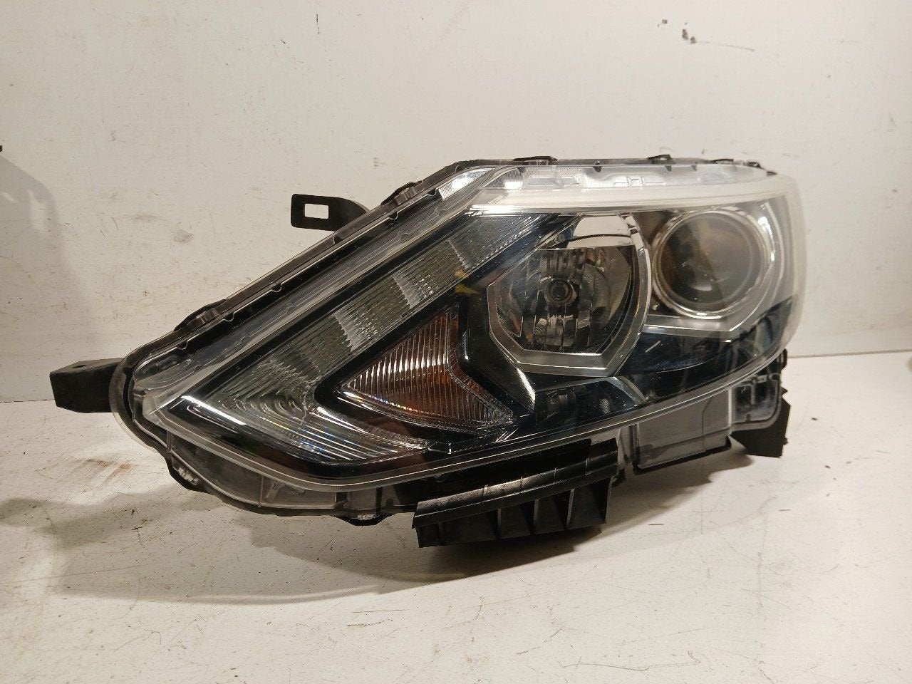 Koplamp links Nissan Qashqai, Onderdelen@venauto.nl, Van der Ven Autorecycling B.V., Gebruikt, Ettenseweg 76, 4706 PB Roosendaal, The Netherlands