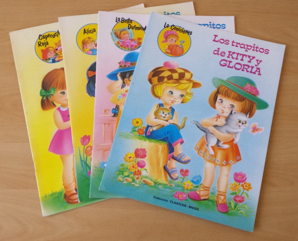 4 Boekjes met elk 2 Aankleedpoppen - 1984 - Spaans, Nieuw, Ophalen of Verzenden, Nvt, Nvt