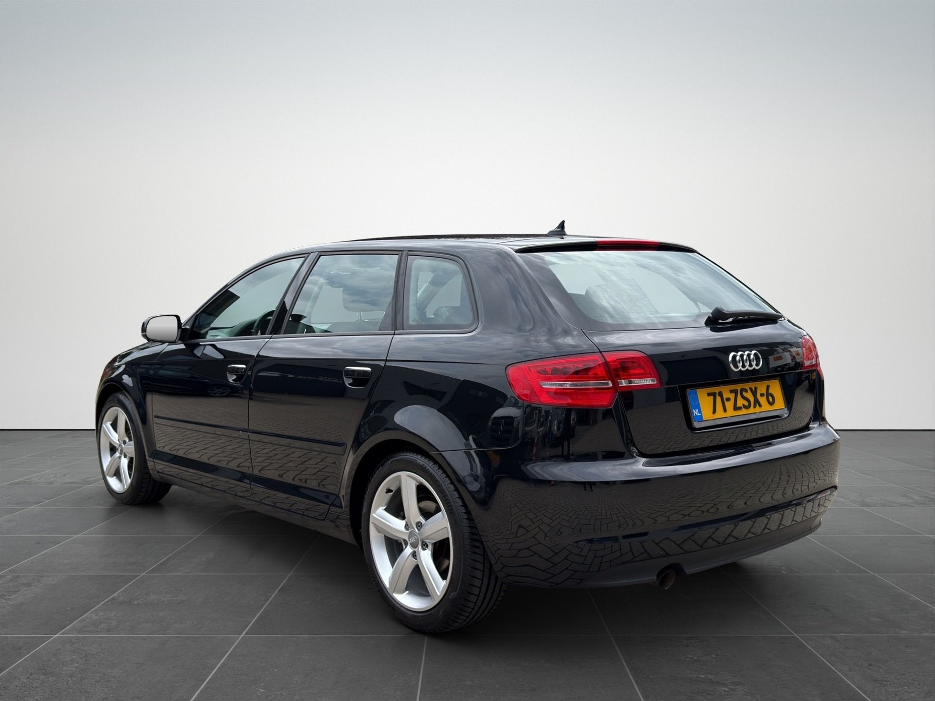 Audi A3 Sportback 1.2 TFSI Ambition Advance|Navigatie|NLauto, Voorwielaandrijving, Gebruikt, 4 cilinders, Zwart