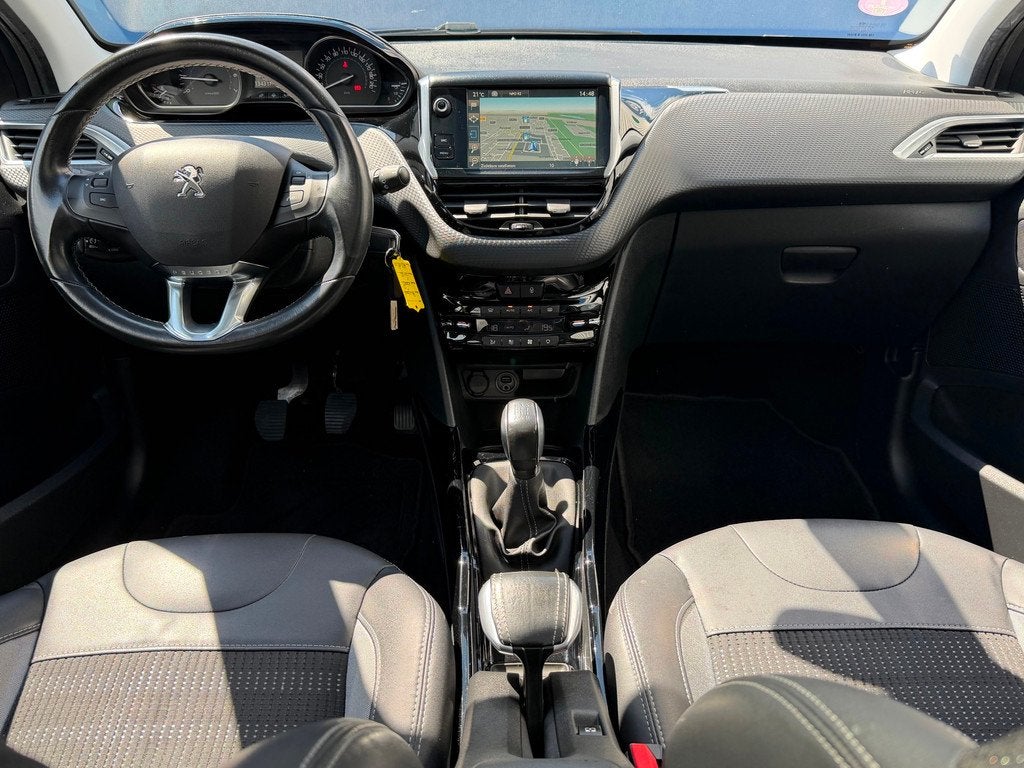 Peugeot 2008 1.2 PureTech Allure|1e Eigenaar|DistributieV.V|, Gebruikt, 1270 kg, Leder en Stof, 49 €/maand
