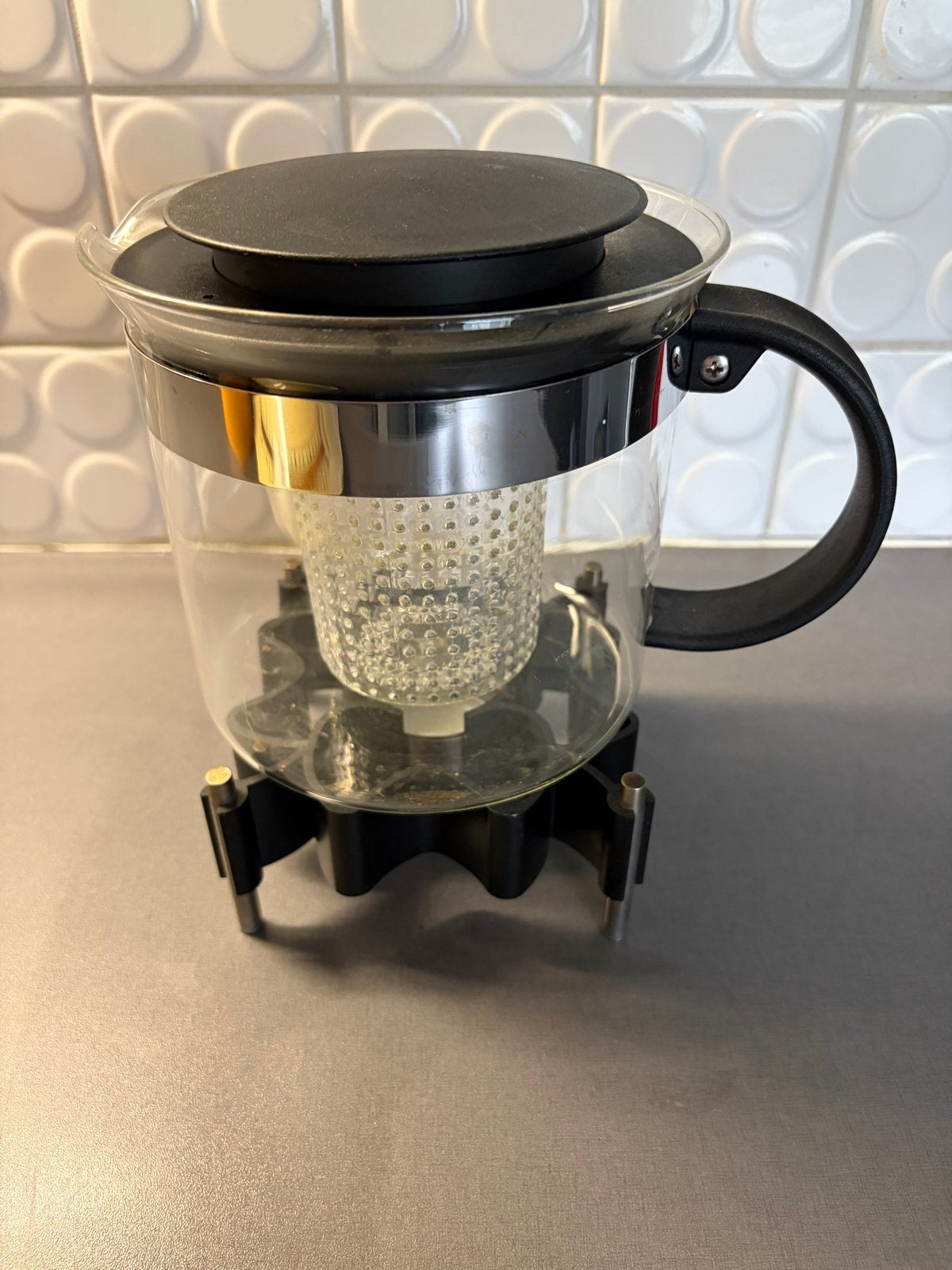Bodum theepot met theelicht en theezeef, Huis en Inrichting, Keuken | Keukenbenodigdheden, Theepot/fluitketel, Bodum, Ophalen of Verzenden