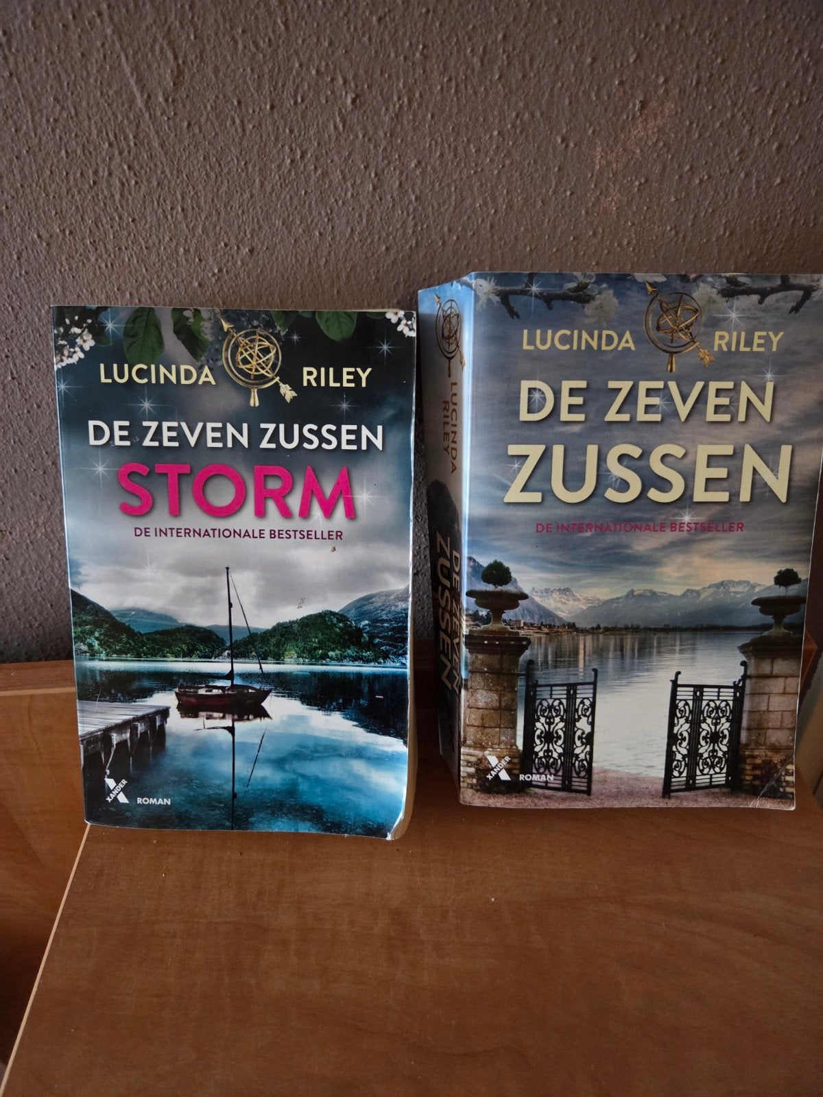 De Zeven Zussen: Deel 1 & Storm - Lucinda Riley, Ophalen of Verzenden, Gelezen, Lucinda Riley