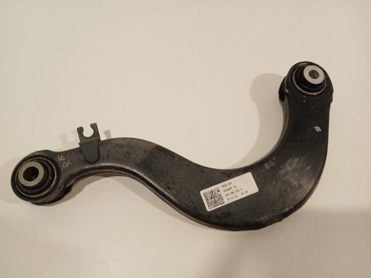 Draagarm rechts achter boven Volkswagen Golf, Onderdelen@venauto.nl, Van der Ven Autorecycling B.V., Gebruikt, Ettenseweg 76, 4706 PB Roosendaal, The Netherlands