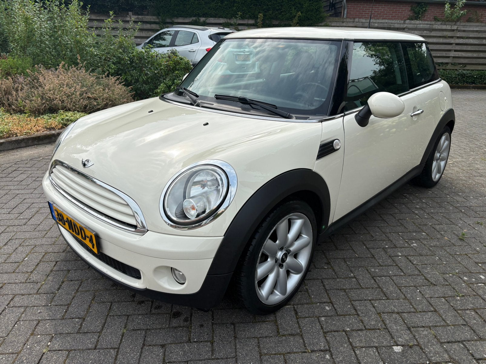 Mini one 1.6 75pk 2010 Wit! Leuke auto, Voorwielaandrijving, 4 cilinders, 4 stoelen, Wit