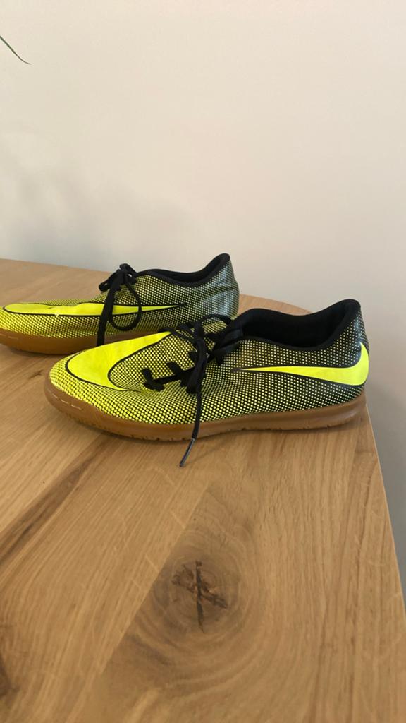 Nike Indoor Voetbalschoenen - Maat 37.5, Sport en Fitness, Voetbal, Ophalen of Verzenden, Gebruikt, Schoenen