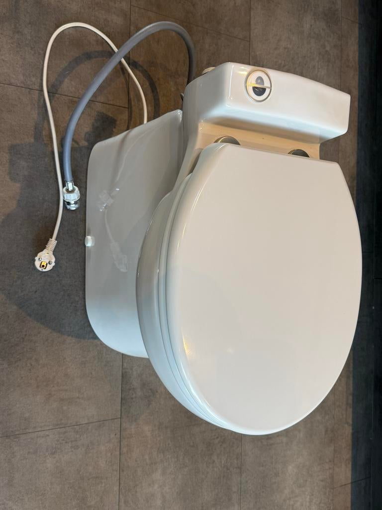 Sanibroyeur WC - Compacte Oplossing voor Elke Ruimte, Doe-het-zelf en Verbouw, Sanitair, Ophalen, Zo goed als nieuw, Toilet